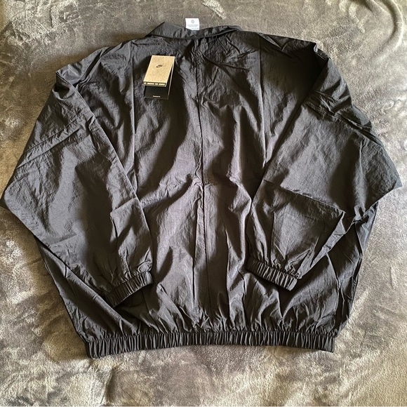 Nike Sportswear Essential Women's Woven Jacket Black/White Medium DM6181-010 - Picture 5 of 7